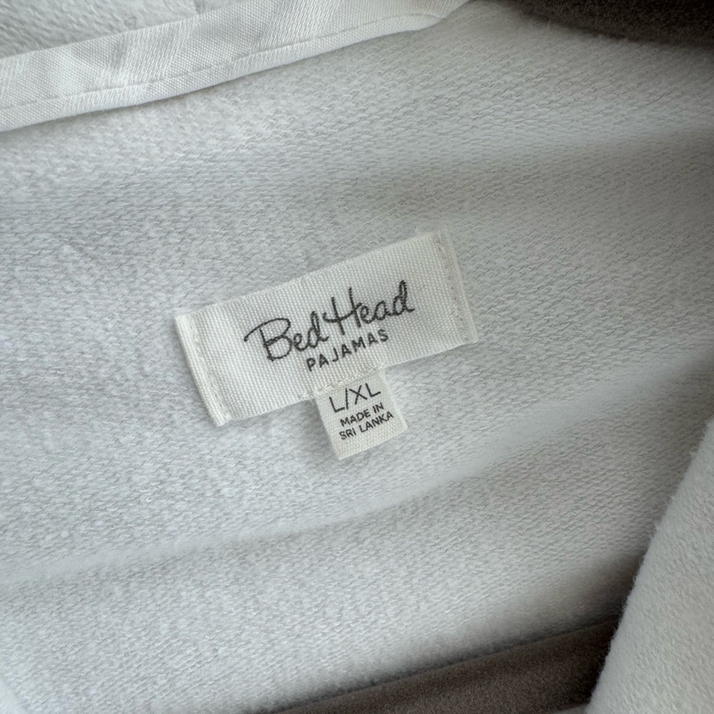 BedHead White Robe - Picture 4 of 6